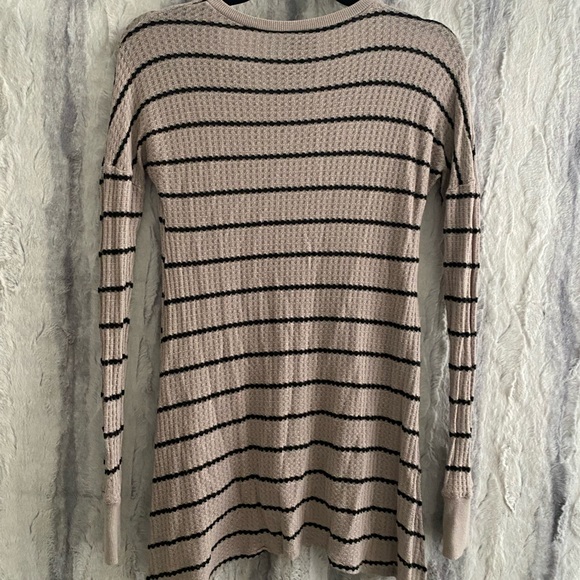 Daytrip XS tunic style top EUC - Picture 4 of 4